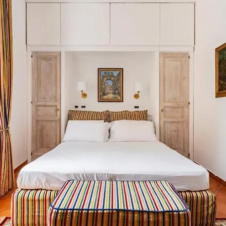 Fori Imperiali Colosseum בית הארחה רומא