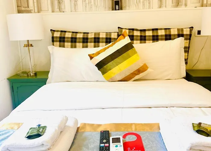 Fori Imperiali Colosseum בית הארחה רומא