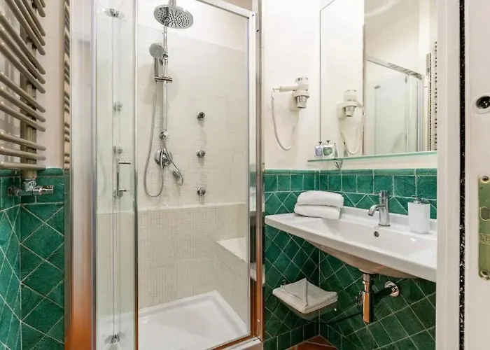 Fori Imperiali Colosseum בית הארחה רומא